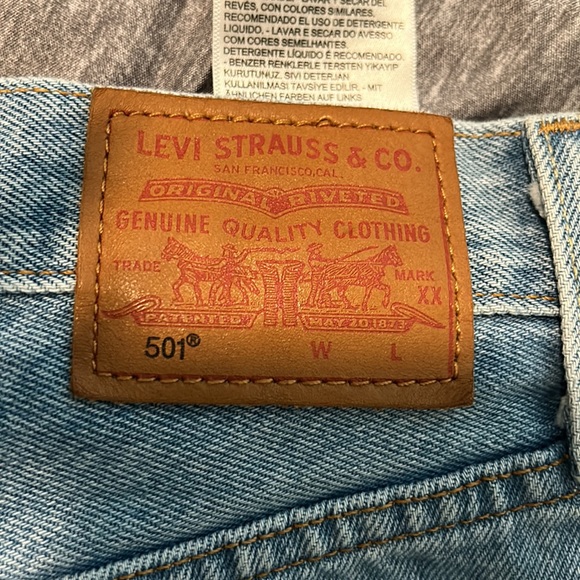 Funny tattered Levi shorts - Picture 5 of 8